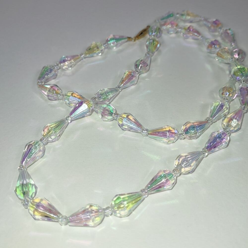Vintage Plastic Aurora Borealis Teardrop Faceted 24" Necklace With Screw Clasp - Picture 9 of 9